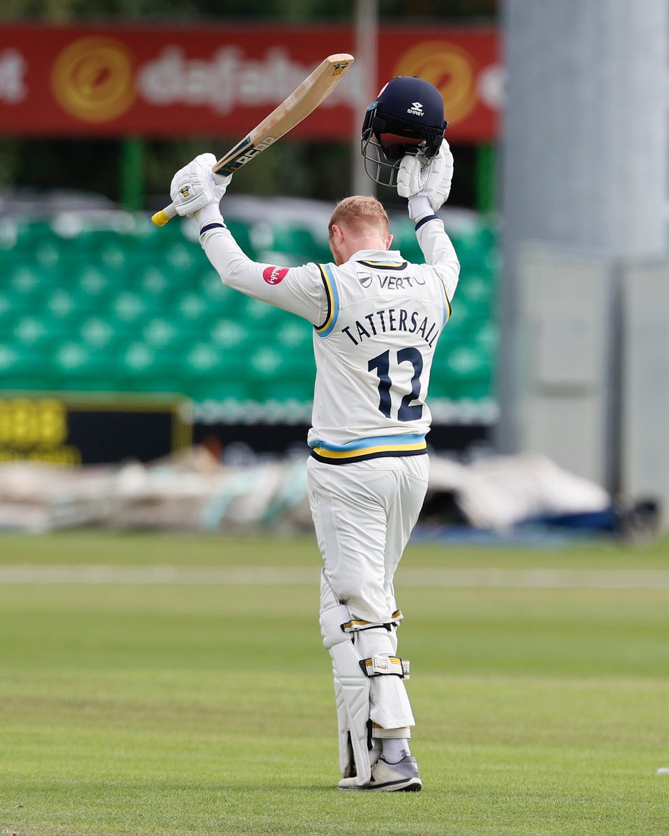 YorkshireCCC's tweet photo. 💯 Captain Tattersall.

📸@JohnHealdPhotog

#LEIvYOR https://t.co/E4RmX9WvN8
