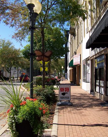 A block party has been set for this Friday night to celebrate the reopening of the 900 block of East Main Street in Richmond.
kicks96.com/local-news/759…