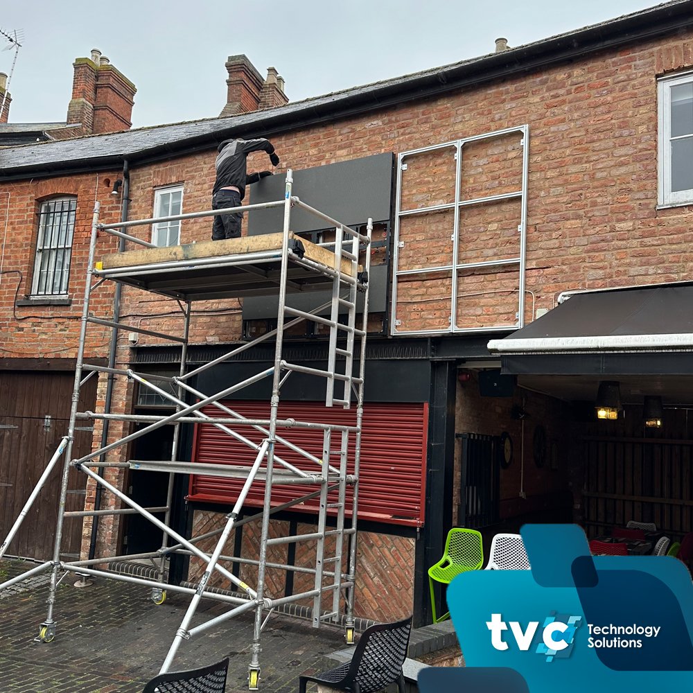 tvcuk's tweet image. 📸 Outdoor LED Pub Work In Progress

Our expert team of AV installers have been incredibly busy recently installing a whole host of outdoor LED for a range of pubs across the UK.

Learn more: bit.ly/4al08kF 

#TVC #OutdoorLED #LEDScreens #LED #Pubs #Hospitality