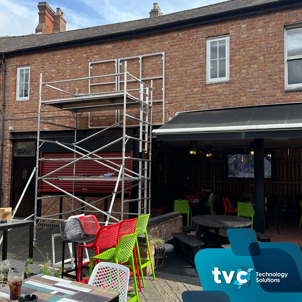 tvcuk's tweet image. 📸 Outdoor LED Pub Work In Progress

Our expert team of AV installers have been incredibly busy recently installing a whole host of outdoor LED for a range of pubs across the UK.

Learn more: bit.ly/4al08kF 

#TVC #OutdoorLED #LEDScreens #LED #Pubs #Hospitality