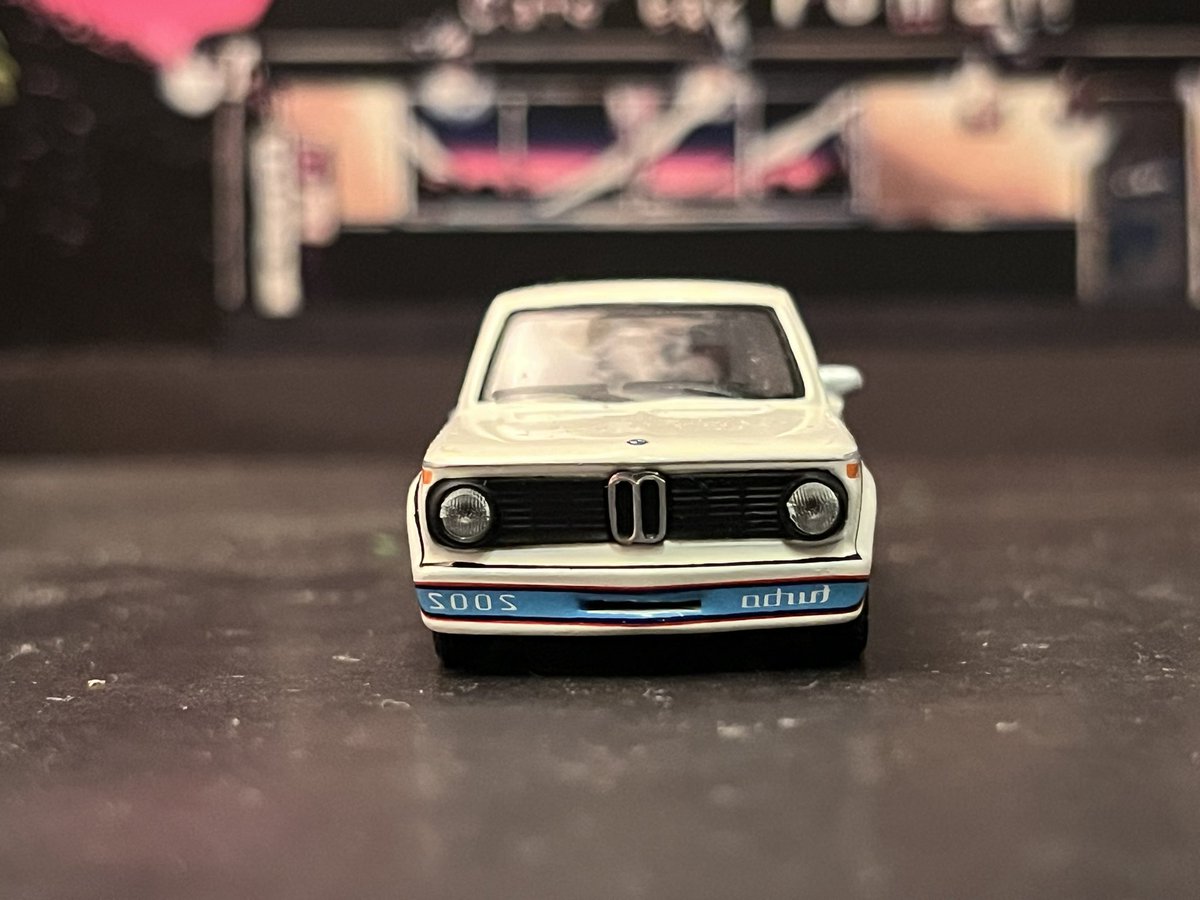 onuman_z51's tweet photo. 三段締めのユリコさんのBMW2002TURBO。
高田くんは初めて作ったプラモがこれだそう。
#京商
#西風
#DEADENDSTREET https://t.co/Owd2wkJjn7