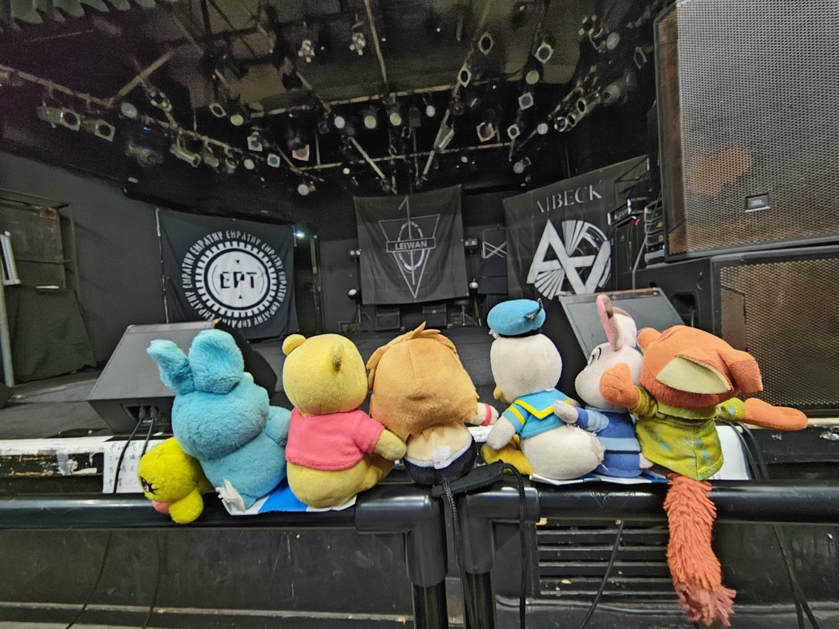 0J0ja4dPxzzkmxN's tweet photo. 今日の現場。
最前上2
ィヨロシク▽▼▽▼
#目黒鹿鳴館
#COMRIZED
#AIBECK
#LEIWAN
#EMPTHY https://t.co/ZttfjYX4wa