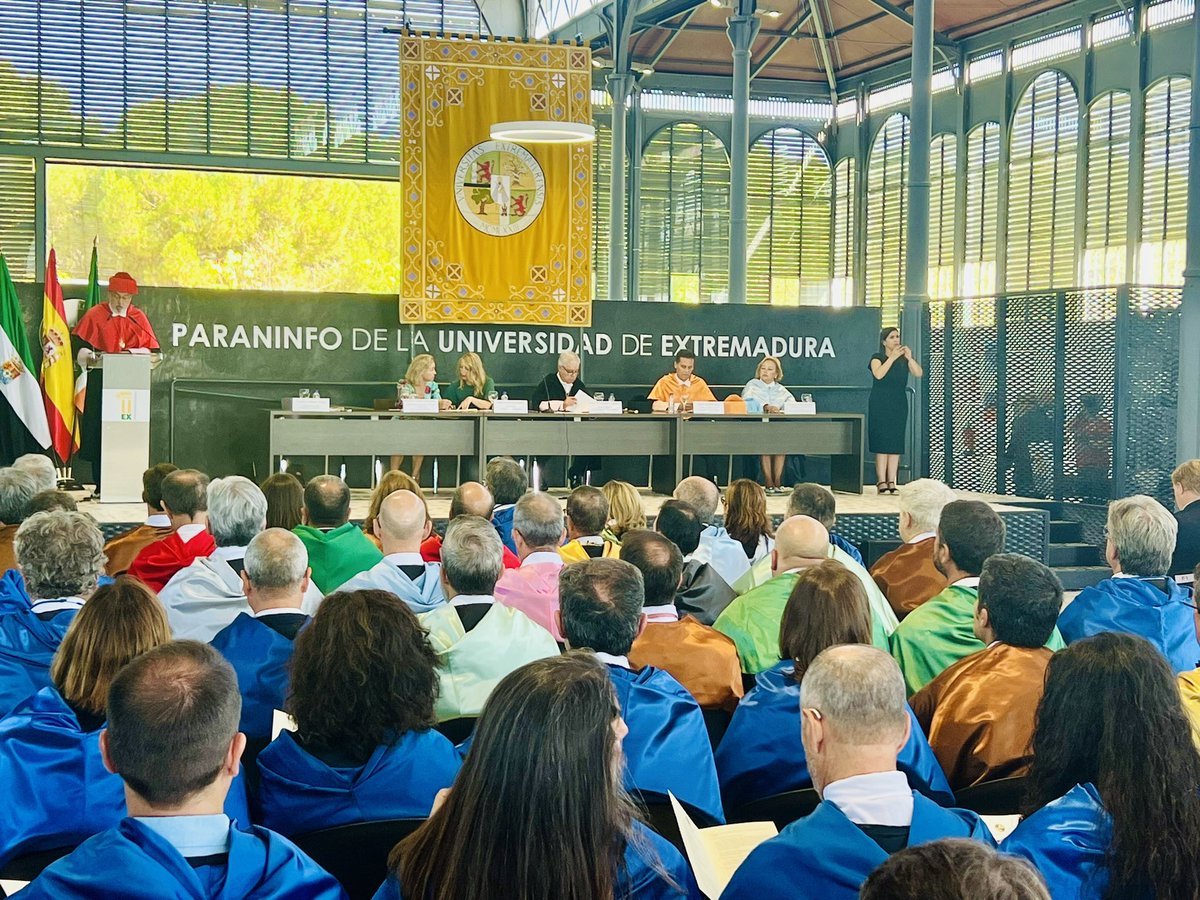 infouex's tweet photo. Comienza el acto de apertura del nuevo curso universitario de la Universidad de Extremadura 2024/2025 https://t.co/xVk75FOghH