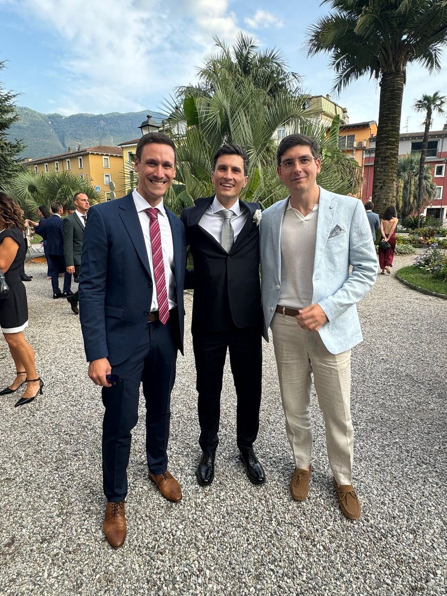 DavidCdSMD's tweet image. One of many benefits being a researcher is making friends with highly talented people and visiting them around the world. Last weekend was a blast! Thanks and congrats to @LucaBertamini! With @JbAlberge