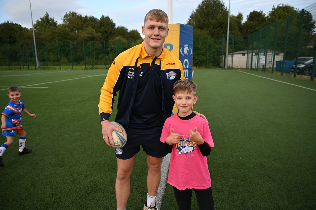 RugbyLeeds's tweet photo. A huge thank you to @leedsrhinos player, James McDonnell, for coming along to our Junior Physical Disability Rugby League training session last night to join in the fun and give our young stars some top tips!🤩🏉

#OneTeamTeamRhinos https://t.co/A85VMp5flp