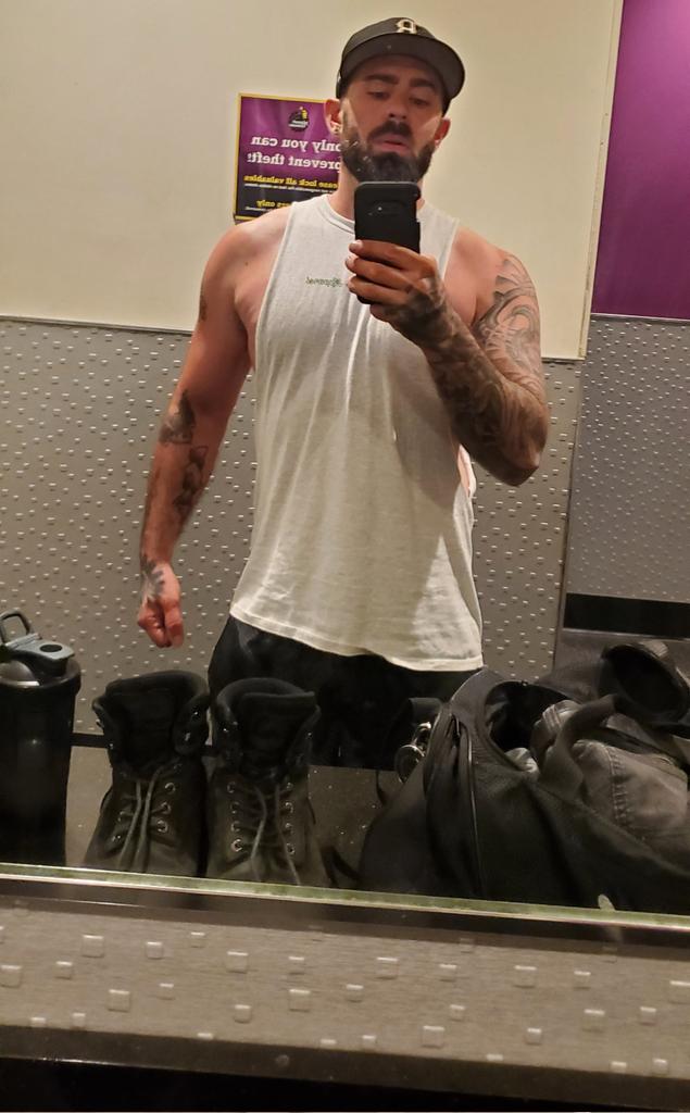 I know I been away but lot of things happening in life. All good things with the wife and I 😌. And I been taking this time to also focus on my fitness and mental health. Once things are settled I'll be on here more frequently. Show a homie some love ❤️ 

onlyfans.com/wally_west603