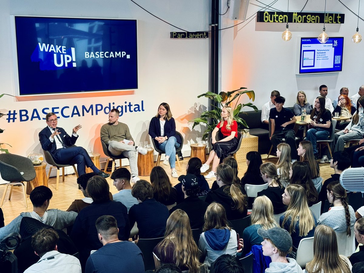 BASECAMP_digital (@basecamp_debate) on Twitter photo Full House im BASECAMP - kein Wunder bei diesen Speaker:innen und dem Thema! Welchen Einfluss haben soziale Medien auf unsere Demokratie? <a href="/JanSchipmann/">Jan Schipmann</a>, <a href="/emilyvontz1/">Emily Vontz</a>, Emilia Fester & Philipp Amthor ĂĽber Medienkompetenz, Fake News und digitale Hetze.
👉🏼 t.ly/6FPIB Full House im BASECAMP - kein Wunder bei diesen Speaker:innen und dem Thema! Welchen Einfluss haben soziale Medien auf unsere Demokratie? <a href="/JanSchipmann/">Jan Schipmann</a>, <a href="/emilyvontz1/">Emily Vontz</a>, Emilia Fester & Philipp Amthor über Medienkompetenz, Fake News und digitale Hetze.
👉🏼 t.ly/6FPIB