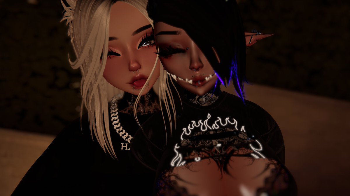 xscarletred's tweet photo. So happy to have her ❤️❤️❤️ @NotEryxara https://t.co/E9QEL6hubc