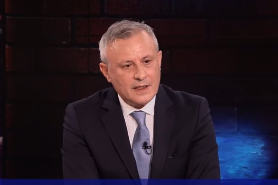 Vettasdim's tweet photo. Πριν λίγα λεπτά απέστειλα στην γραμματέα του ΣΥΡΙΖΑ-ΠΣ Ρ. Σβίγγου την παραίτηση μου από την θέση του αναπλ.εκπρ.τύπου, υπεύθυνου για τα περιφερειακά ΜΜΕ.
Ευχαριστώ το κόμμα μου  και βεβαίως τον Σ. Κασσελάκη για την συνεργασία αλλά και για την εμπιστοσύνη με την οποία με περιέβαλε https://t.co/1UPkb1xKlG