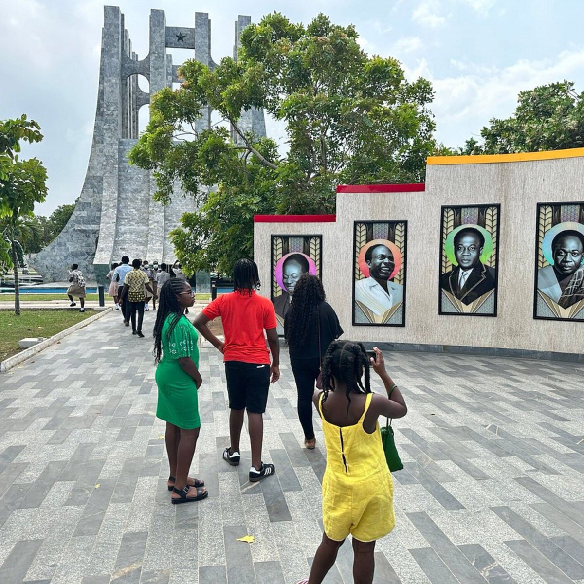 afrivoyos's tweet photo. Discover the Kwame Nkrumah Mausoleum, a tribute to Ghana's first President and a symbol of the country's fight for independence. Built in 1992, this monument honors Nkrumah’s legacy and vision for a unified Africa.  @afrivoyos 

#afrivoyos #ghanahistory #culturalheritage https://t.co/DjhZuyyjCz