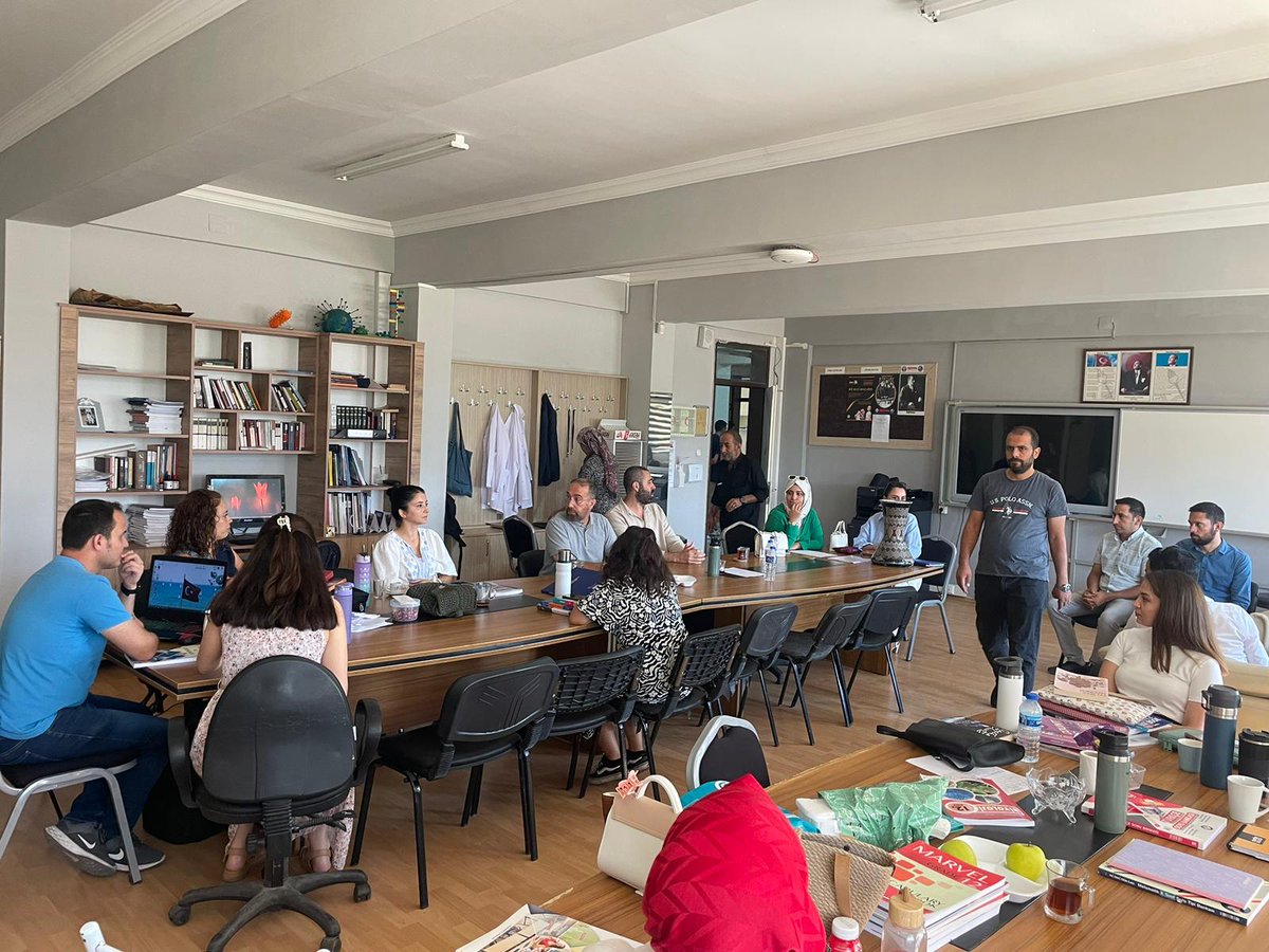 İlçe Milli Eğitim Müdürümüz Burhan YÜKSEL Oğuzeli Anadolu Lİsesi öğretmenlerimizle bir araya gelerek sohbet etti.
<a href="/Gaziantep_MEM/">Gaziantep İl Millî Eğitim Müdürlüğü</a>
<a href="/burhan_yuksel23/">Burhan Yüksel</a>