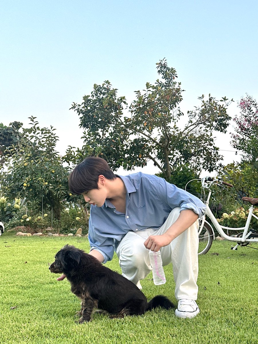 DD_0908's tweet photo. 미남 그리고 강아지。。되는 조합🤍 https://t.co/HUr8PusIfh