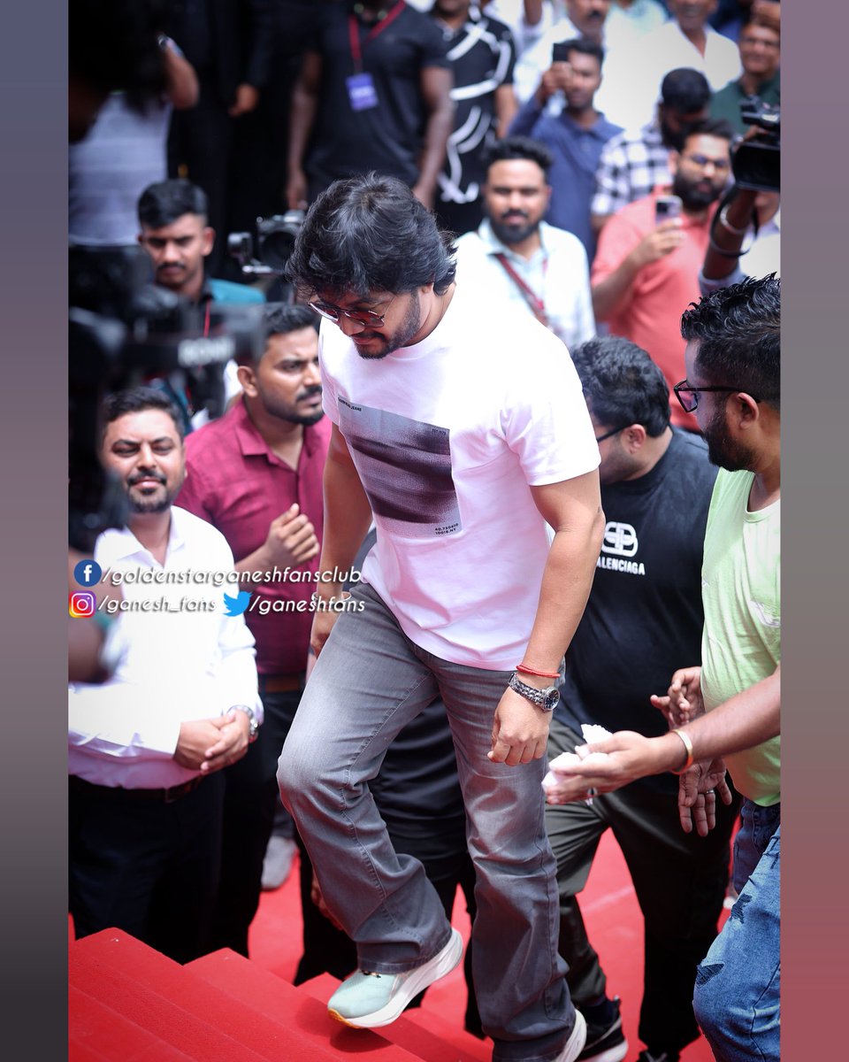 GaneshFans's tweet photo. Golden Star in Mysore ❤️

@Official_Ganesh

#KrishnamPranayaSakhi #BlockbusterKPS #GoldenStarGanesh #GoldenStar #Ganesh #GoldenStar42 #YoursSincerelyRAAM #GaneshFans https://t.co/pTimUfnh6o