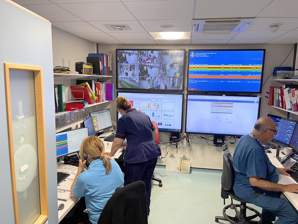 imran_devji's tweet image. A pleasure and privilege to have spent the day with our IHC colleagues in the West @YGEDBangor @BetsiCadwaladr starting our UEC reset and 12 week rapid improvement focus across BCUHB putting our patients first and working together. Diolch yn fawr iawn 🙏🏽👍🏽 #TeamBetsi