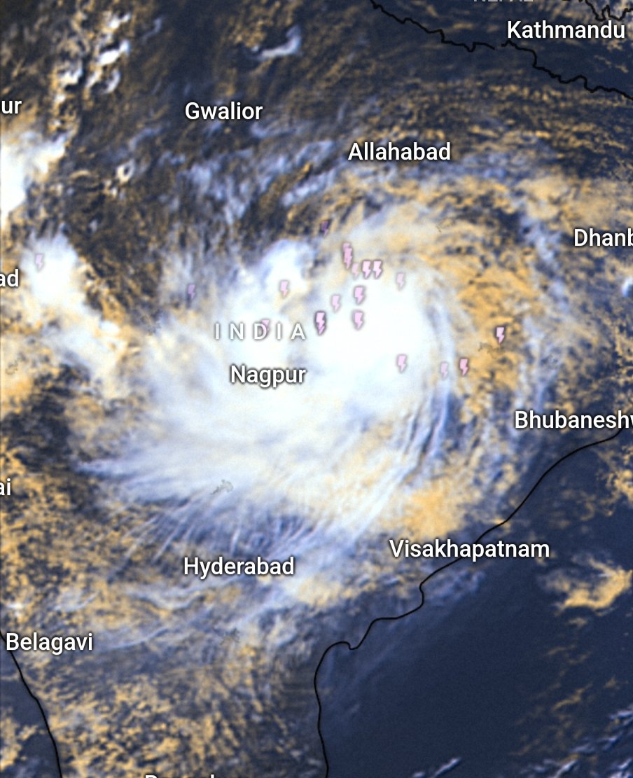 Depression currently lies over #Chattisgarh.

Moving NW it will reach West #Uttarpradesh and will interact with Upper level trough.

Watch out for flooding Downpours over West UP. Heavy #Monsoon rains likely over #Delhi NCR and parts of #Haryana
Detailed update will be given soon