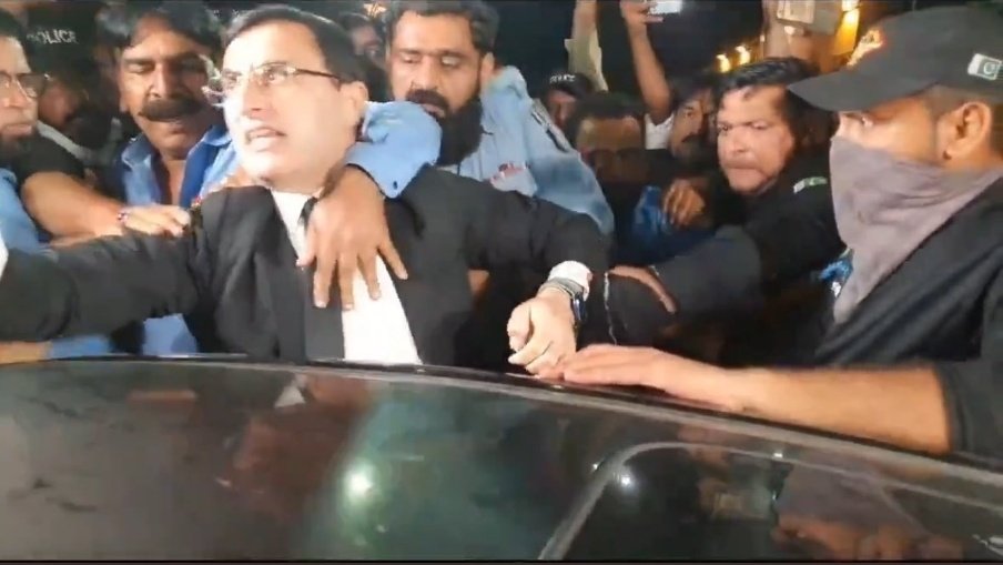 QasimKhanSuri's tweet photo. سیاسی اختلافات نفرت میں ایسے ڈھلتے ہیں نفرت جو نسلوں تک چلتی ہے۔ https://t.co/CLFV0zB5i2
