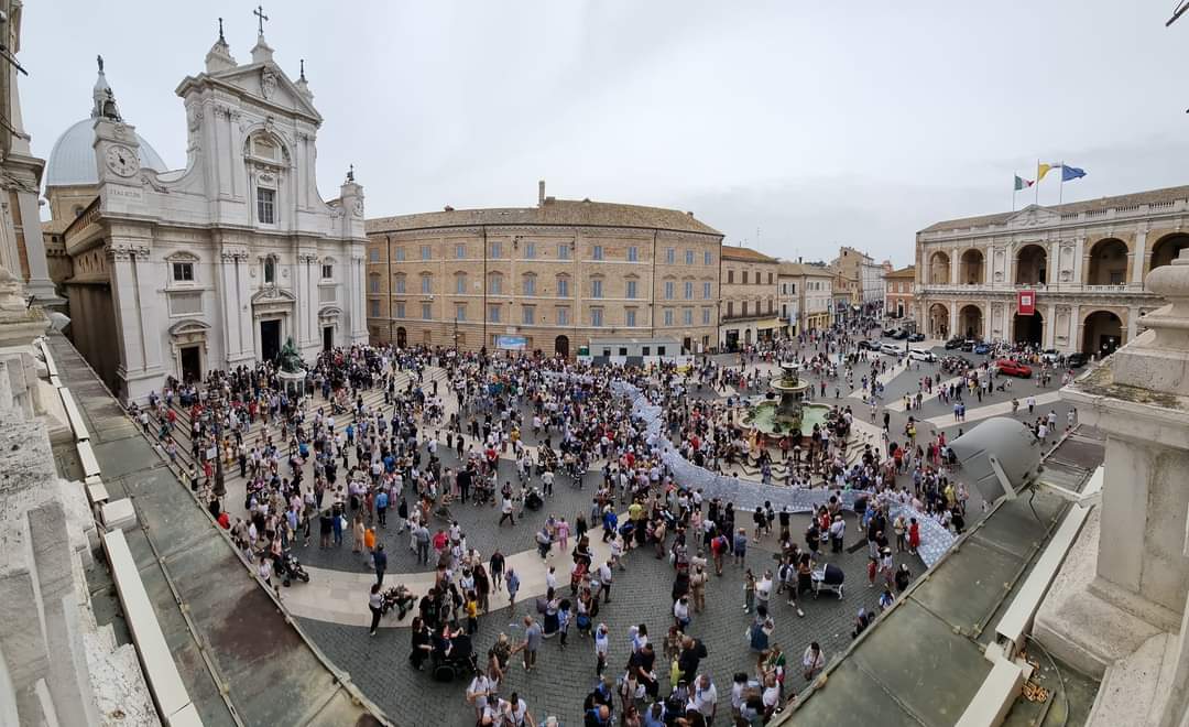 #SantuariodiLoreto 8 settembre ⛪️
il #VelodiMaria con il nome di oltre 50.000 bambini affidati alla protezione della #MadonnadiLoreto  💙
#SettembreLauretano #SettembreLauretano2024 #OurLadyofLoreto #NuestraSeñoradeLoreto #NotreDamedeLorette #destinazioneMarche #Loretoturismo
