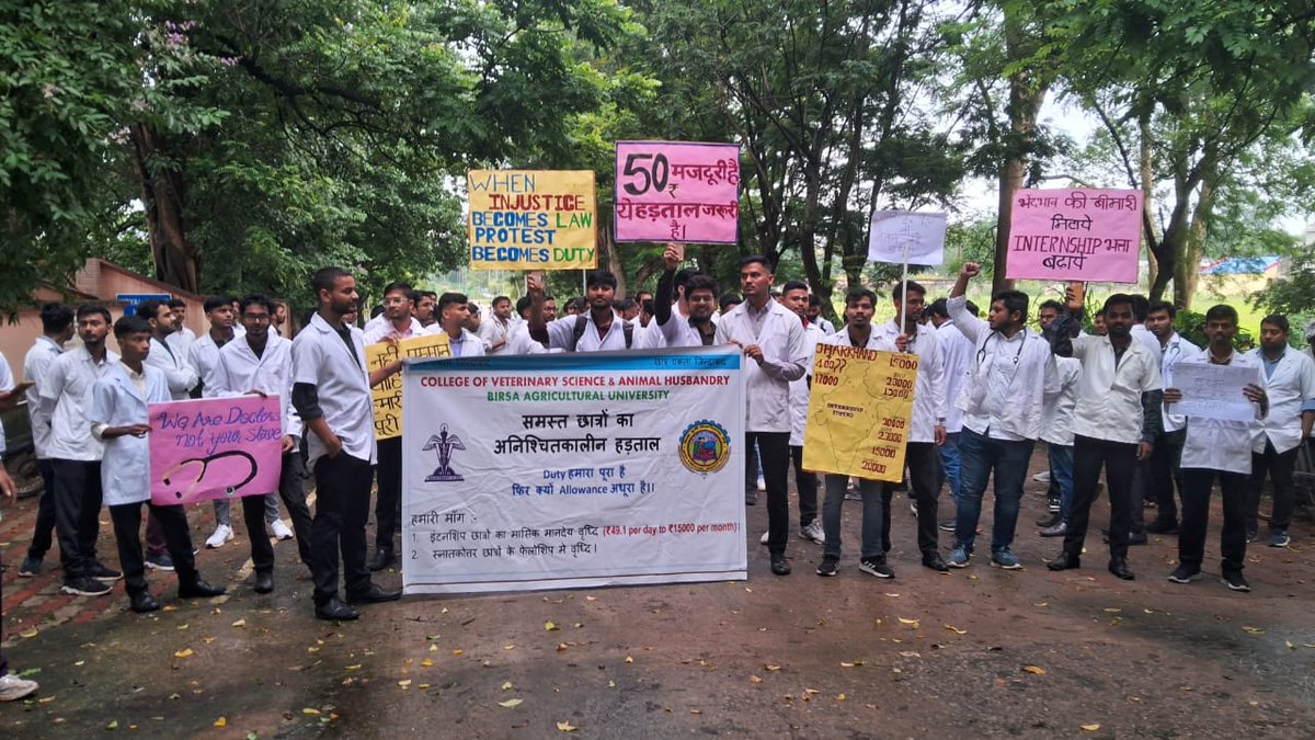 AnalBose2's tweet photo. Veterinary interns are paid only Rs.50/day for 7+hrs of clinics,farm duties,surgeries,zoonotic disease management and rural outreach. We risk our lives to safeguard animal and public health,yet the government ignores our efforts. We deserve fair wages,not token recognition. https://t.co/s38qvuZays