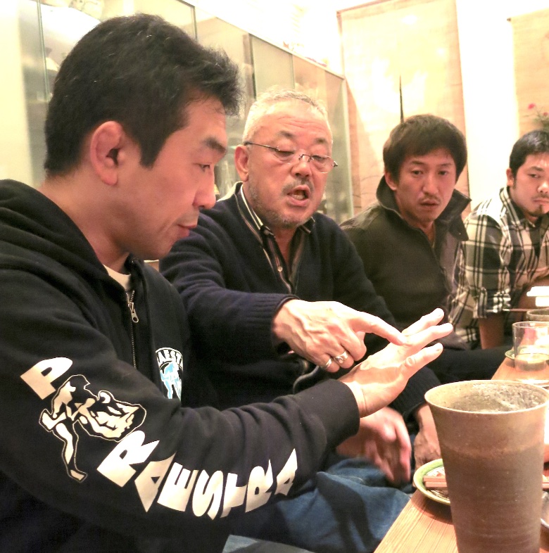 MasudaToshinari's tweet photo. 中井祐樹と井筒監督がなぜ隣で喋っているのか。もしかして「七帝柔道記」（角川書店）が映画化？　そのとおりです。10年前に脚本・キャスティングまで済んでいました。主役も●●●●に決まり中井のジムで練習をしていました。が、諸々あって白紙。11年ぶりに具体化するため新監督、新俳優を募集中！！ https://t.co/d8hy1KcCrJ