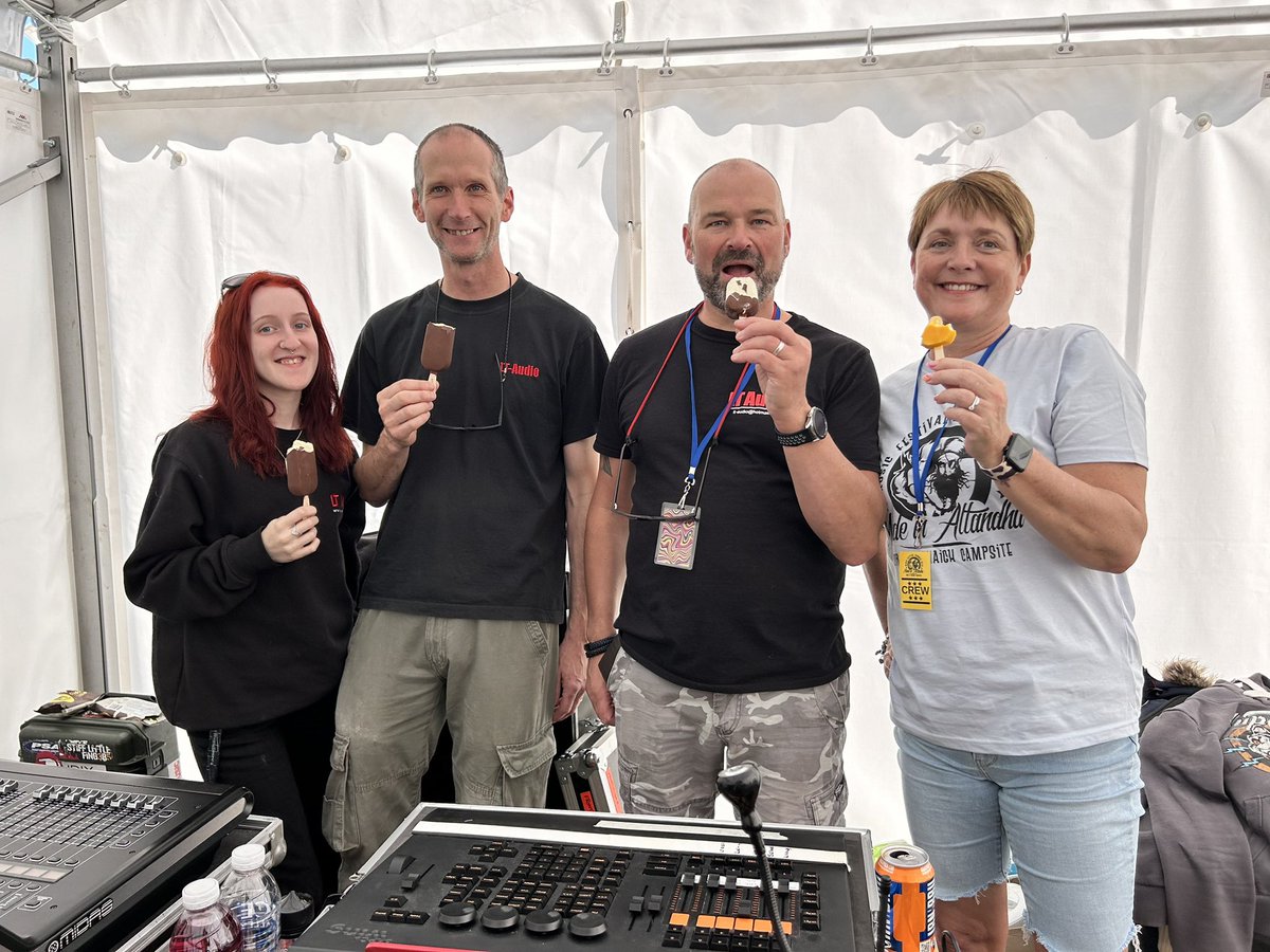 mundellmusic's tweet photo. Made In Altandhu, Micro Music Festival. What a fantastic weekend! Everyone loved it! Did you go? #Summerisles #Achiltibuie #Tanera #MusicFestivals #guitarplayer https://t.co/RF8WtrkyEi