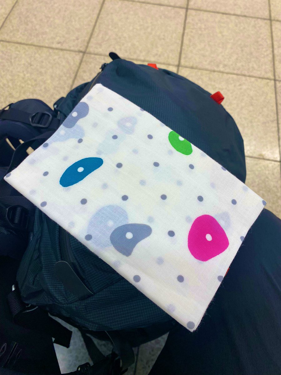 ZEPHYRCS's tweet photo. 手ぬぐい求めて「かまわぬ」に行ったらデザイン良いのがいっぱいありすぎて困っちゃいました。

ホールド柄の手ぬぐいがあって思わず購入。

手ぬぐいはアウトドアでも快適だし、柄も色々あってついつい買ってしまいます。。 https://t.co/iJkLy9fsFU