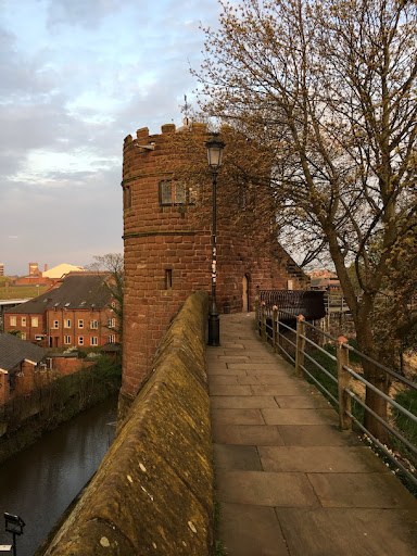 ExploreMyWay's tweet photo. | Chester City Walls |

The city walls are the oldest, longest and most complete in Britain, parts of which are almost 2000 years old.

Chester is the only city in Britain that retains the full circuit of its ancient defensive walls.

#chester #walls #explore ancient @ShitChester https://t.co/OpCBeR6ClE