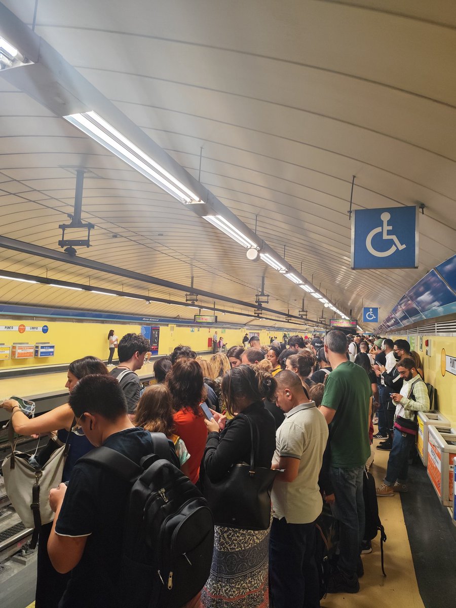 lolipeich's tweet photo. Buenos días @metro_madrid https://t.co/kQAl0tVK8C