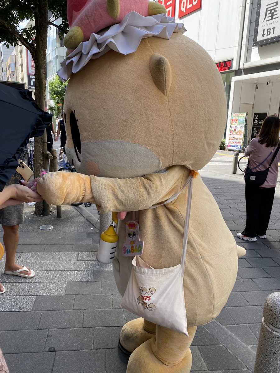 disdreamworld's tweet photo. 池袋にちぃたんいた！！！！
アメももらえたよ笑
(あ、みなさんお久しぶりです…) https://t.co/C52lkErZHg