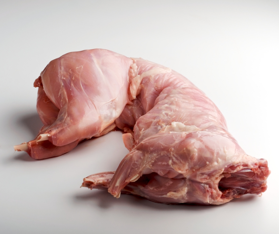 MataderoCapilla's tweet photo. Si disfrutas cocinando, prueba nuestras recetas con carne de conejo. El conejo al ajillo es una delicia que no te puedes perder. #RecetasDeConejo #CocinaDeliciosa #MataderoCapilla https://t.co/Mrjr5Cf0Fu