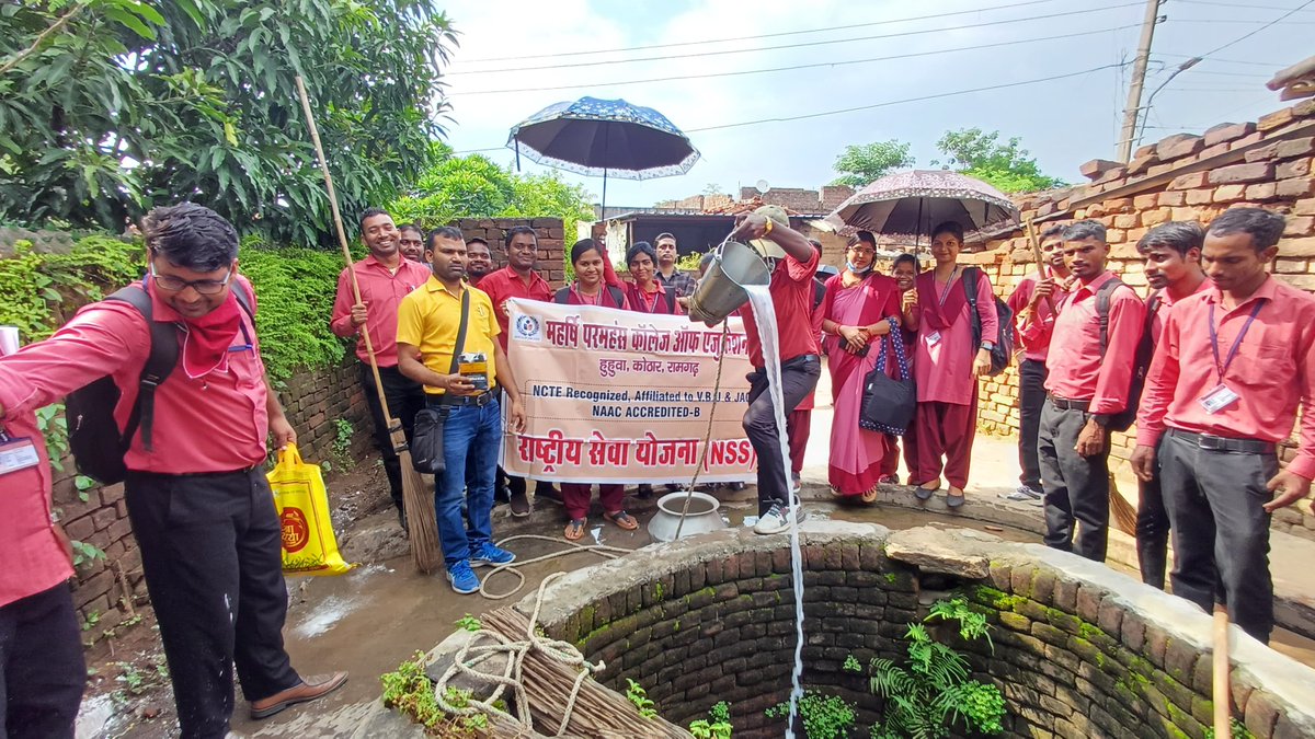 nss_vbu's tweet photo. हुहुआ ग्राम में महर्षि परमहंस कॉलेज ऑफ एजुकेशन द्वारा चलाया गया सफाई अभियान। @_NSSIndia  @NSSRDPATNA  @NssRURanchi https://t.co/KKsAYAdbGb