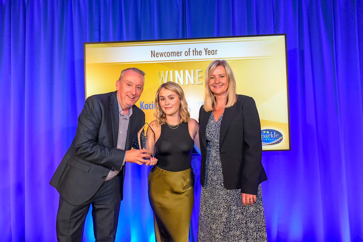 We are delighted to announce that Kacie from our Elgin branch has won Newcomer of the Year at the Sparkle Awards! 🏆✨ 

Go team Murray Travel!  ❤️

 #SparkleAwards2024 #TravelStars #TeamMurrayTravel