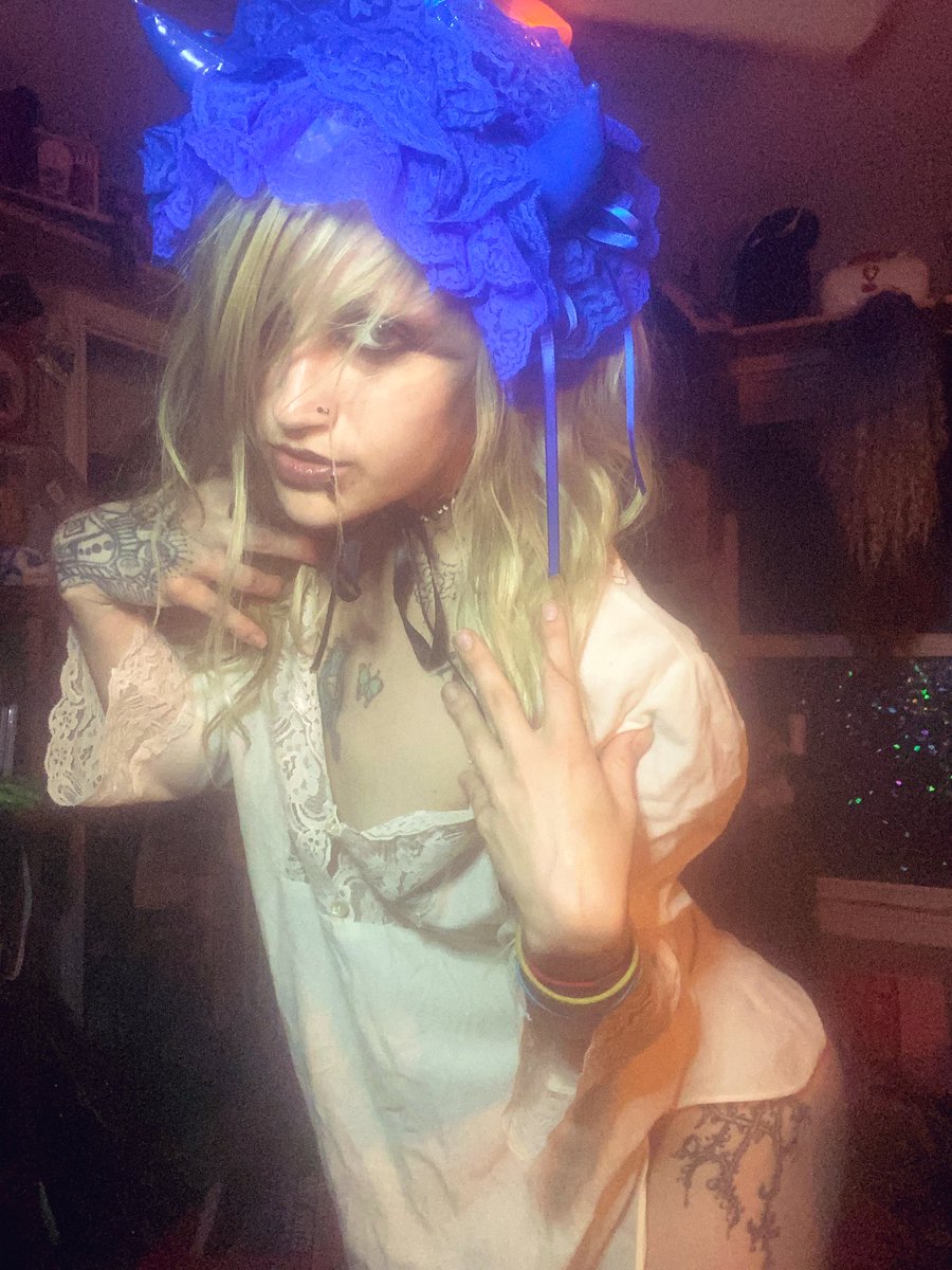 mercy_on_me_xx's tweet photo. I was in your dream last night ,, do you remember m3 🖤💙🦋🦋 https://t.co/6iMqCSTDw9