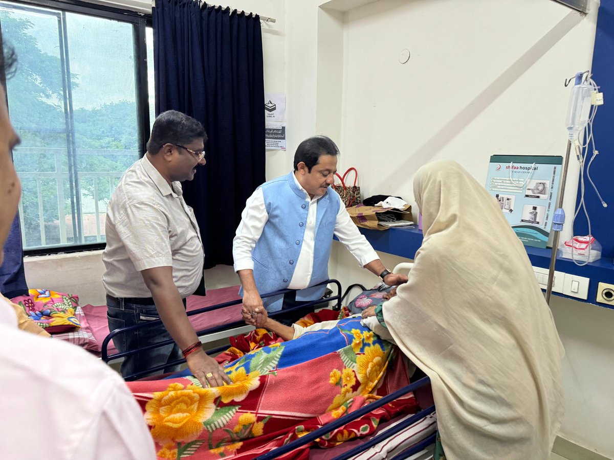 BZZameerAhmedK's tweet photo. Visited and inquired about the health condition of Senior Journalist Janab Siddiq Alduri at a hospital in Bengaluru City and Gave Rupees 200,000/- (Two Lakh Rupees) for his Further Medical Treatment https://t.co/T185xWO0Sv