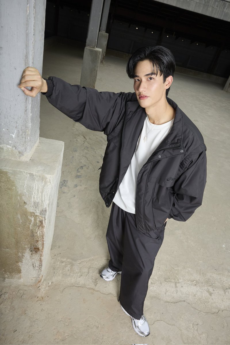 ElleMenThailand's tweet image. ส่องลุคเท่ของ @Tawan_V แอมบาสเดอร์ Asics ในคอลเล็กชั่นเสื้อผ้าสปอร์ตสไตล์ที่ตอบโจทย์ทุกการใช้งาน พร้อมดีไซน์ที่เหมาะกับทุกสรีระ และสามารถแมทช์เข้ากับสนีกเกอร์หลากสไตล์ได้อย่างลงตัว

#ELLEMENThailand
#ASICSSPORTSTYLETH #ASICSSportStyle #ASICSStyle #SoundMindSoundBody #tawan_v
