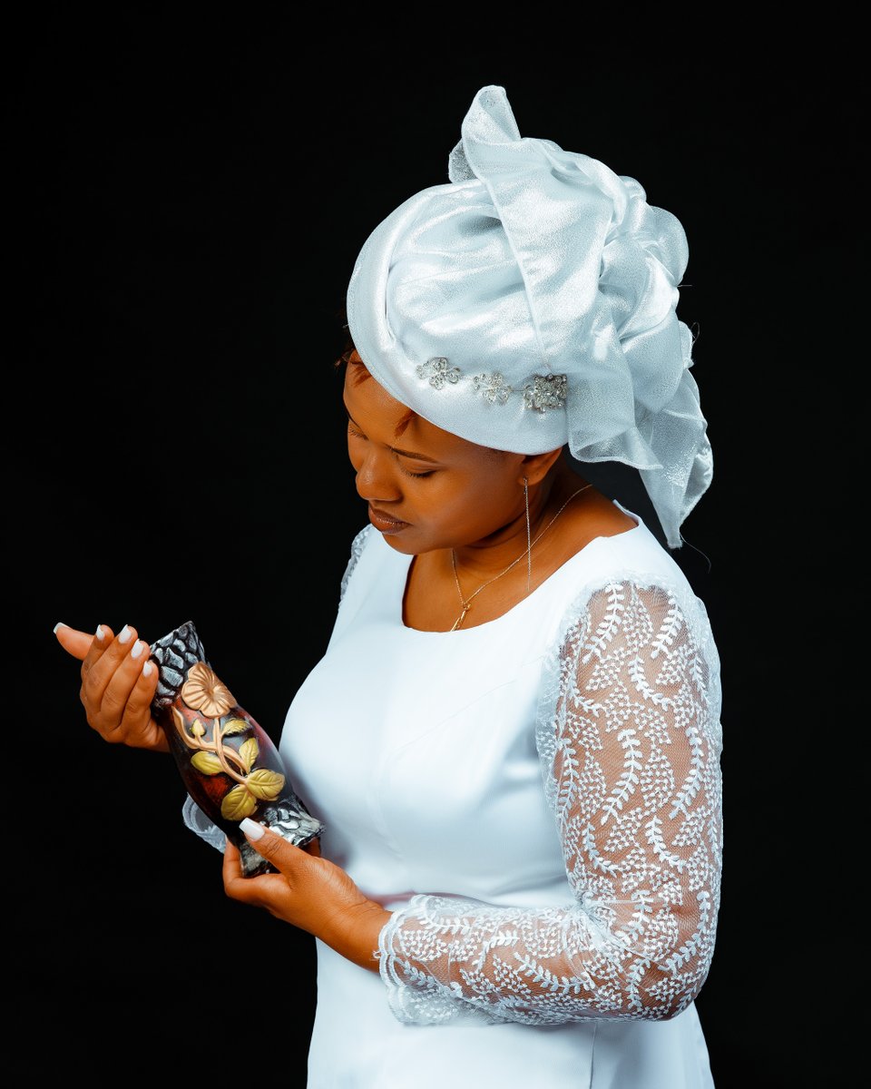 GospelTimeRw's tweet photo. Antoinette #Rehema, a worshipper who has captured the hearts of many music lovers, has returned with a powerful new message in her latest song, “#Agaherezo.” “This song is a prayer for me &amp;everyone, so that God can give us more anointing and strength in these hard times.” https://t.co/I8DDjDlgQR