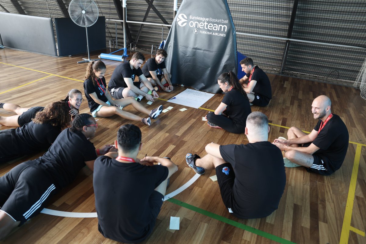 OTEuroleague's tweet photo. Fresh memories from yesterday's sessions – smiling faces, meaningful connections, and so much inspiration! 🌟

#WeAreAllOneTeam https://t.co/atX4topel2