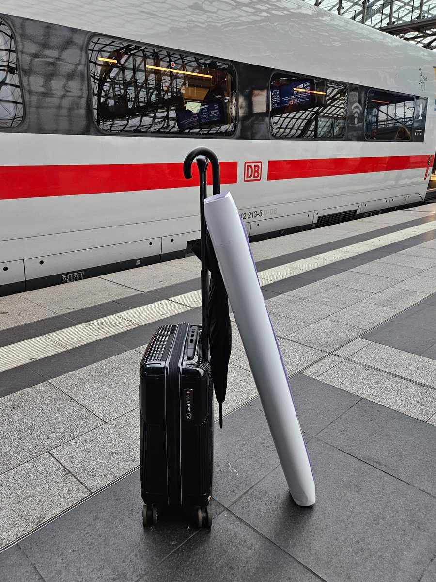 OZUGGrundgesetz's tweet photo. Heute geht es für @nikolaseisentr1 nach Köln, um unser Projekt OZUG bei den jährlichen Open-Access-Tagen vorzustellen. Auf einen spannenden Austausch über die Fachgrenzen hinweg und wertvolle neue Impulse! #OpenAccess #OpenAccessTage #OZUG https://t.co/mCsR9ON0il