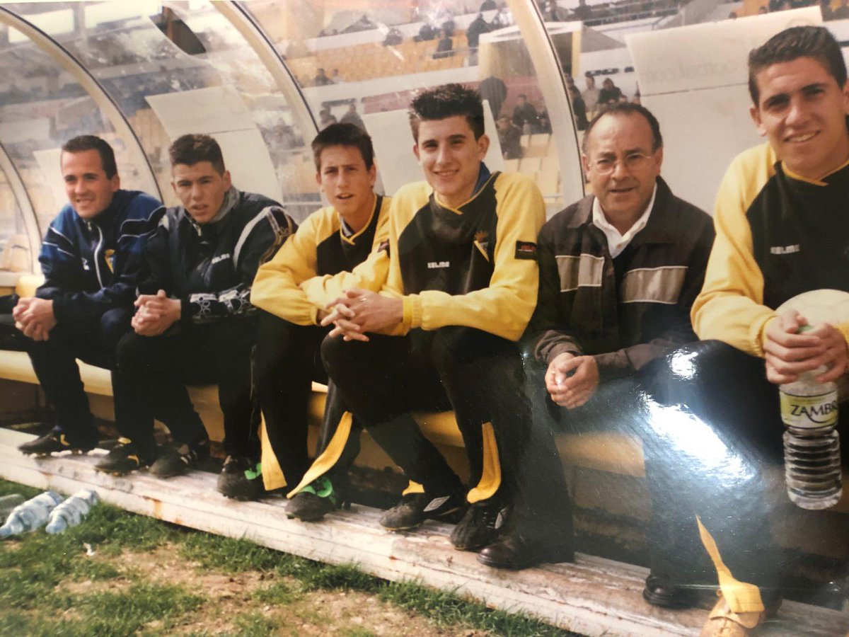 gallodecai's tweet photo. Felicidades Cádiz C.F. , más de media vida a tu lado, y desde que nací sintiéndolo 💛💙 https://t.co/96xwzNflBG
