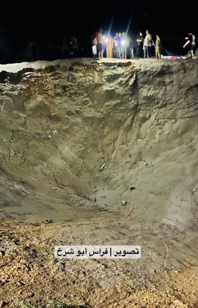 amansouraja's tweet photo. بصواريخ أمريكية MK زنة 2000 رطل ترتكب إسرائيل جريمة حرب  جديدة في منطقة مزدحمة باللاجئين في المواصي  بخانيونس راح ضحيتها عشرات الشهداء والجرحى أغلبهم من النساء والأطفال ،إسرائيل دون ردع أو حساب ترتكب جرائمها بدعم غربي وتواطؤ أو صمت عربي وإسلامي #مجزرة_المواصي #خان_يونس #خانيونس https://t.co/wLuKcX97ow