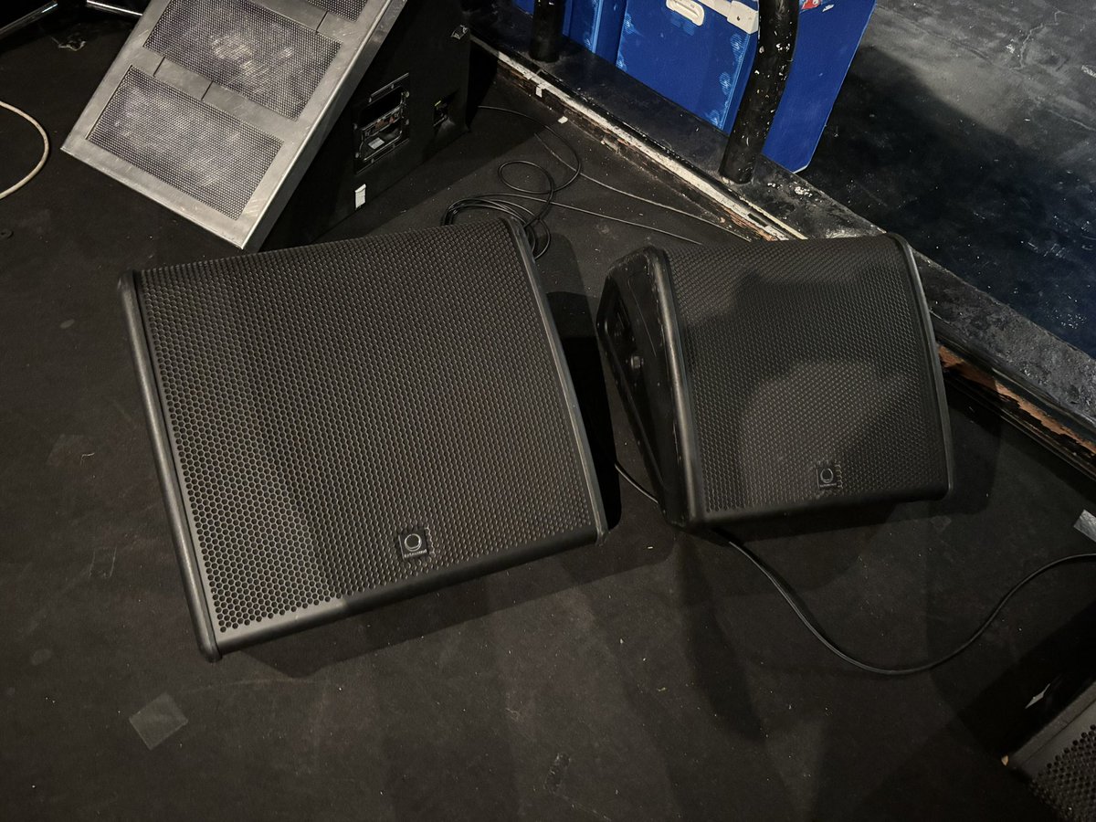 ryota_vrtx's tweet photo. くぅうううう!このモニター最高に良いんだが!
12インチ同軸ステキ😎
#turbosound https://t.co/5kSIDxj0OU