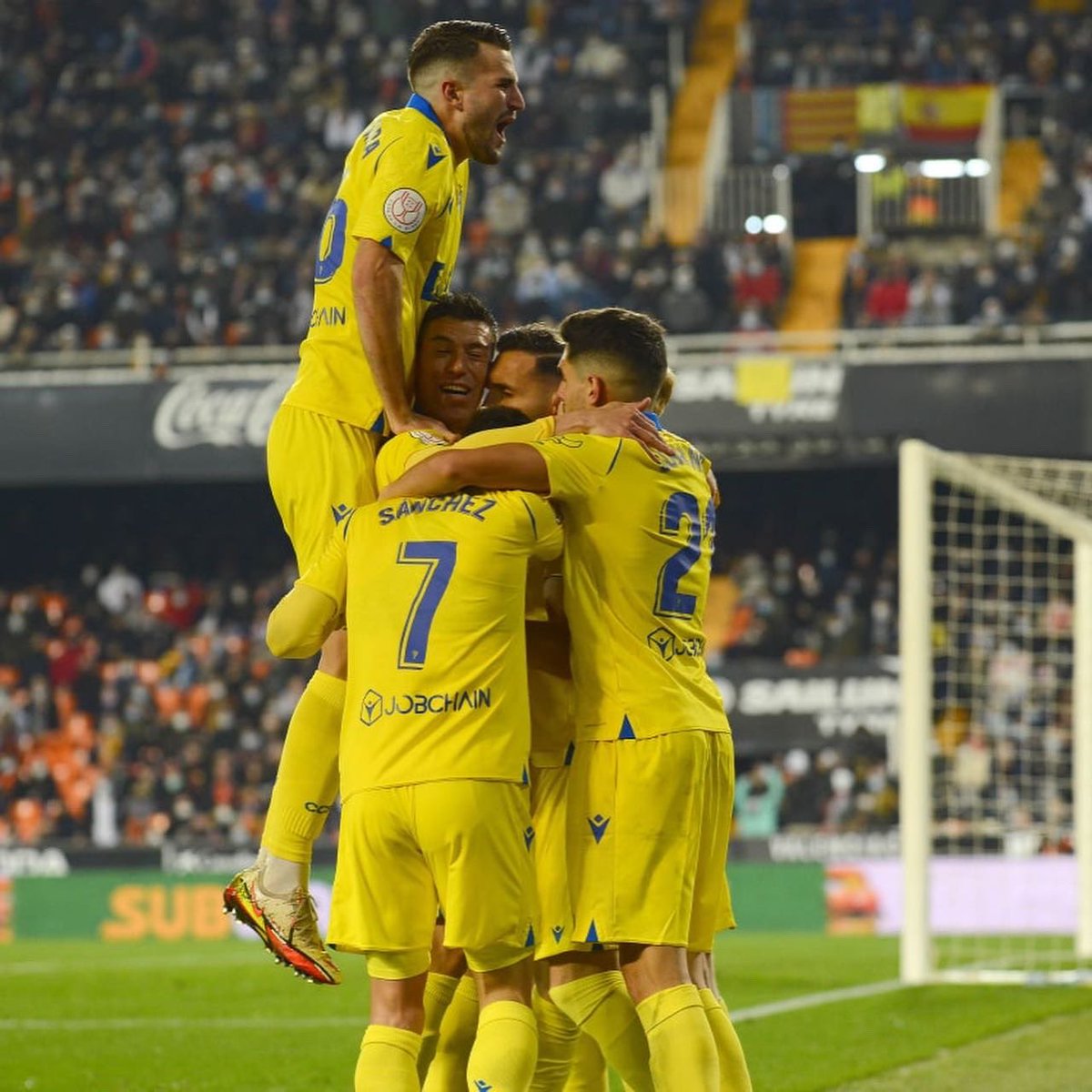 Felices 114 al club que me dio todo… siempre uno de vosotros 💛
<a href="/Cadiz_CF/">Cádiz Club de Fútbol</a>