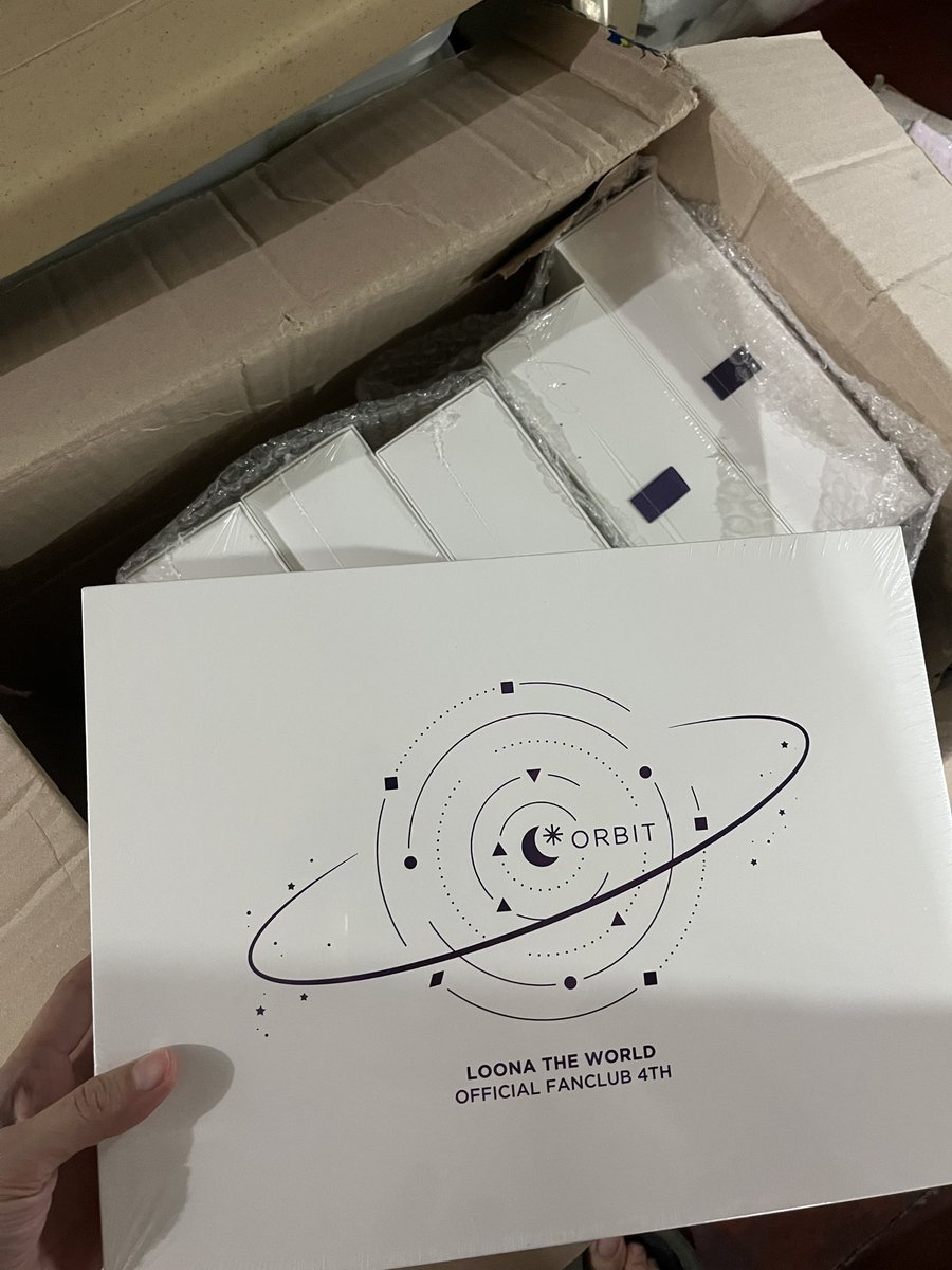 PesoToWonBT's tweet photo. FOR SALE—Name your price.

LOONA THE WORLD OFFICIAL FANCLUB 4TH | SEALED
6PCS available. ☺️❤️

RFS: Mag-stop na sa pagbebenta.

#LOONA https://t.co/5vgsvKbwfQ