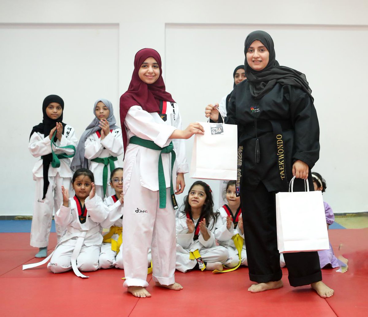 🥋|| نفذت ادارة الأنشطة الترفيهية والفعاليات بنادي #هجر فعالية  ترفيهية تعليمية في فن الدفاع عن النفس "تايكوندو" لتعليم الأطفال أساسيات الدفاع عن النفس وتقوية روح المنافسة لديهم .