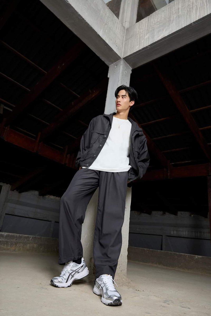 All_Tay_tawan_V's tweet photo. หล่อมาก หล่อที่สุด  ไม่ได้ขายหน้าครับ
แต่ผมมาขายรองเท้า 
@Tawan_V #Tawan_V

#ASICSSPORTSTYLETH
#ASICSSportStyle
#ASICSStyle
#SoundMindSoundBody https://t.co/nRf7rY7SN2