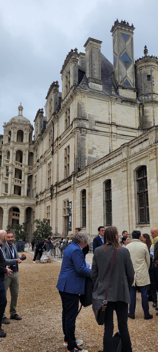 AJoffres's tweet photo. About yesterday : Lancement par  #XavierRodier du projet européen #ECHOES coordonné par le @CNRS @CNRSshs, au @domainechambord. Un endroit emblématique du patrimoine français pour un projet visant à construire l'#ECCCH, de Cloud collaboratif européen pour le patrimoine culturel https://t.co/WEaqcQe1jf