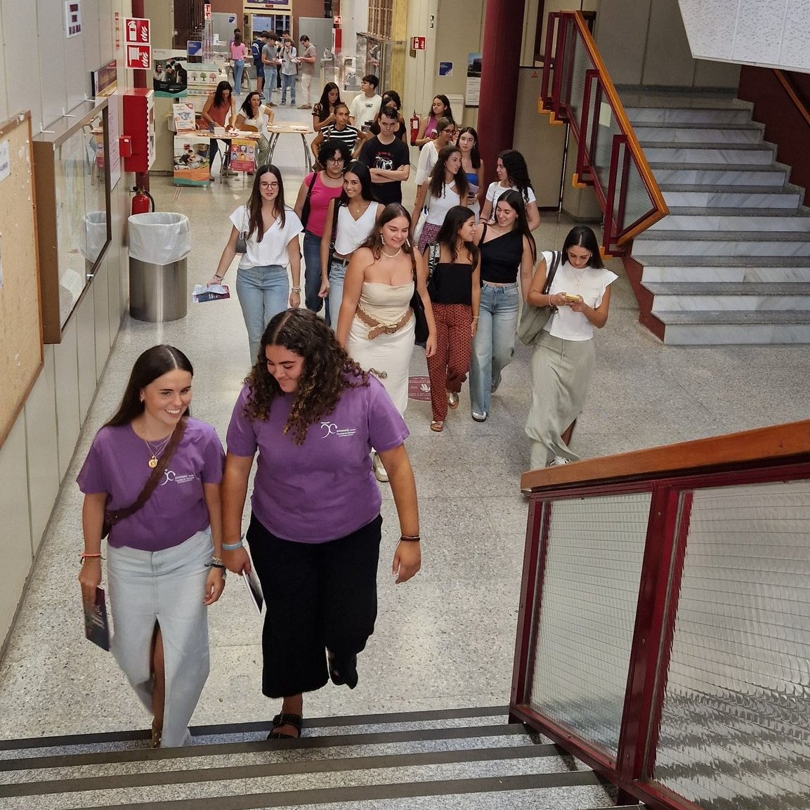 unisevilla's tweet photo. 👏¡Seguimos de #BienvenidaUS! 

#VivelaUS [1/3] https://t.co/Dt7R1B7fBF