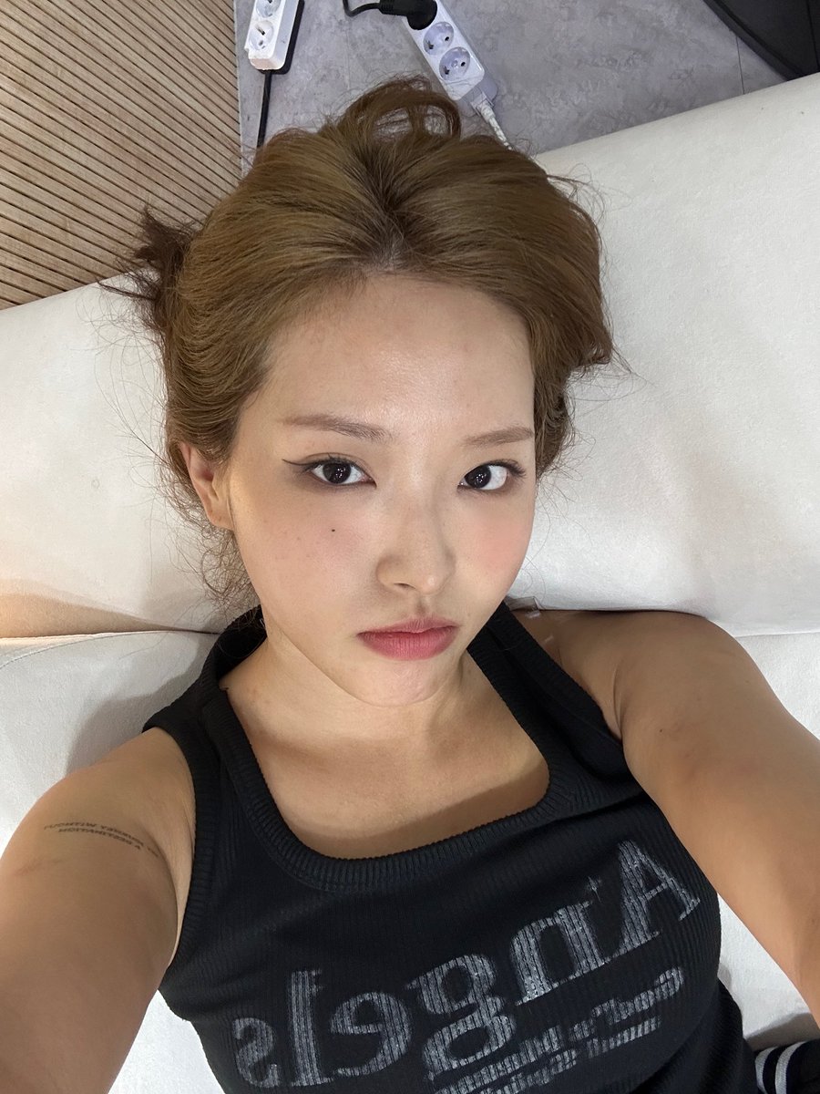 lookshyeju's tweet image. she’s so pretty