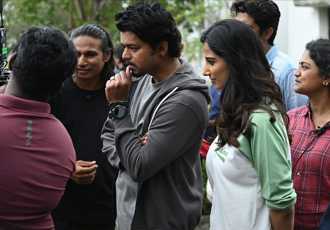 VijayFansTrends's tweet photo. More clicks of our Thalapathy Vijay with the stellar cast from the sets of #TheGreatestOfAllTime 📸 https://t.co/o18LfyFNBc