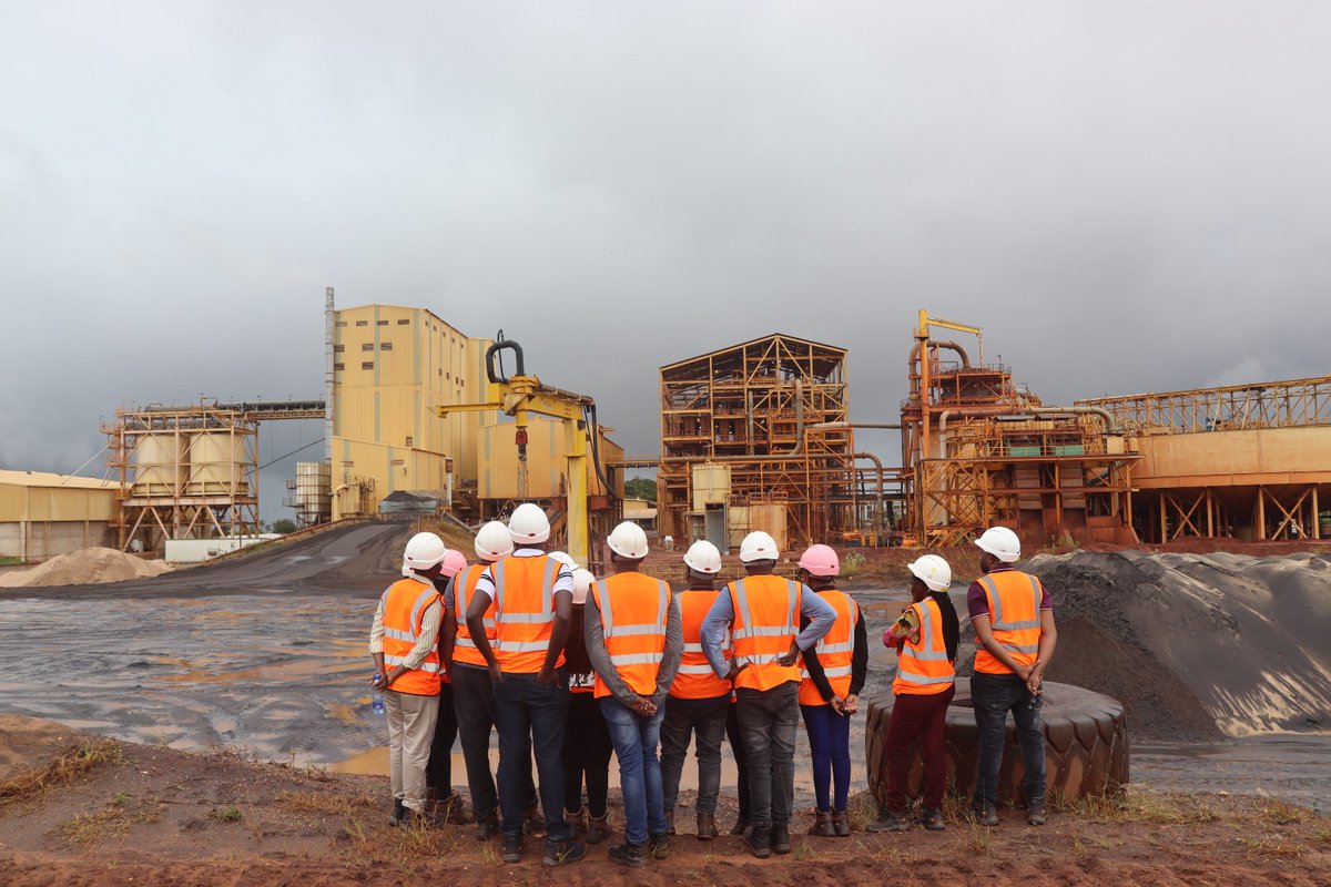 mining_MESK's tweet photo. The past week, was an amazing milestone for MESK,as some of our members got to have a site visit at @BaseTitanium. The experience was incredible and an eye opener for most of our members! The members visited the HMU's (hydraulic mining units),the TSF... https://t.co/MhYHDDla2d