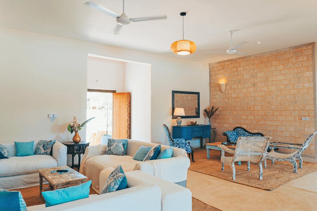 SkippyTours's tweet photo. Fully staffed house, including an excellent chef. 
A tributary to Mida Creek runs near by allowing the fantastic option of floating out into the creek through the mangroves, though children should be supervised. 10 to 15 minutes to the beach. https://t.co/WnVSYsAqrH